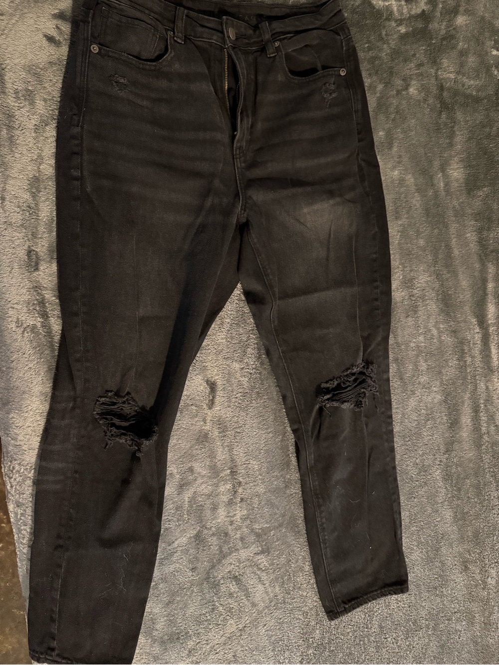 American Eagle Outfitters mom jeans